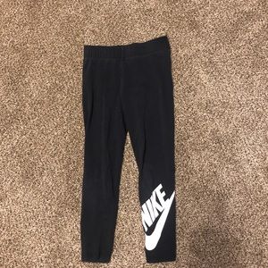 Girl’s Nike Size 6 black leggings.